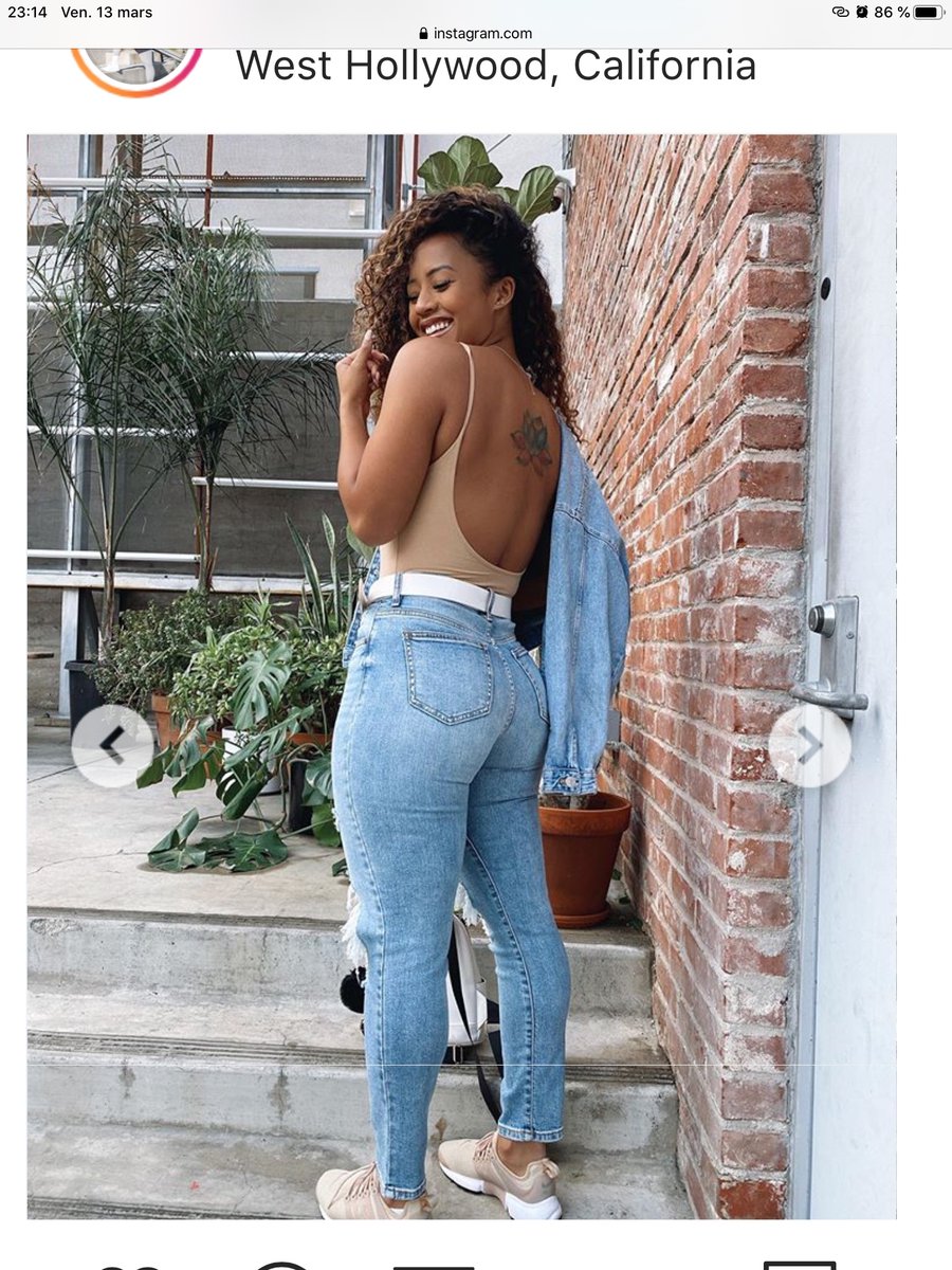 GudoNino's tweet photo. Une sublime boss et reine 👸🏿👸🏿👸🏿Afro. La reine est divine belle ,magnifique.on ne peut que être en admiration devant une déesse pareil #Blackpower #blacqueen #ebonydreams #queen #assworship #girlpower #soumis https://t.co/7zgNuRpmxn