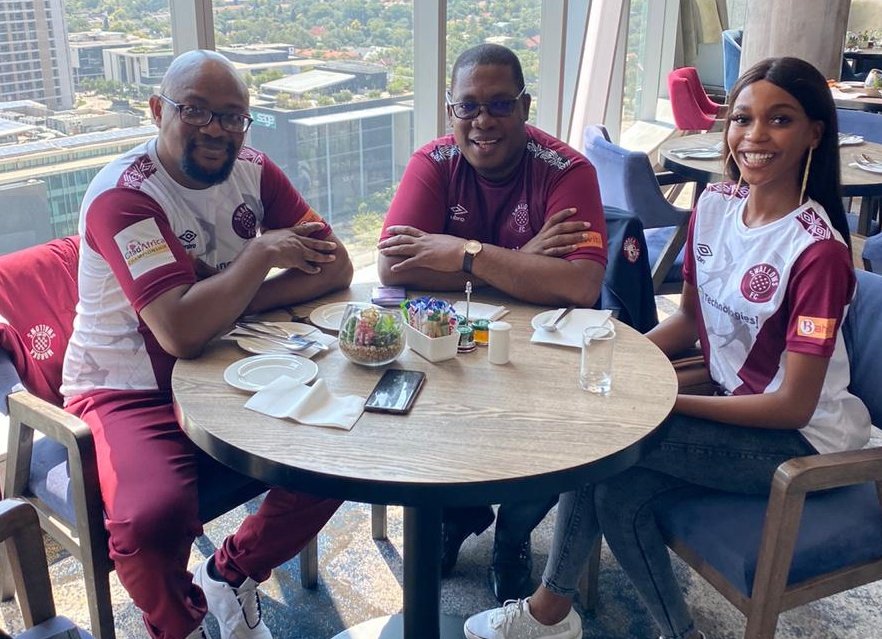Moroka_Swallows's tweet photo. Breakfast, then Dobsonville Stadium.
@DavidMVM @Lesufi
@akreana #GladAfricaChampionship
#Bahwiti
#In2ITtechnologies
#StadiumManagementSA
#LennaKeleSwaiswai
#SupportSwallows https://t.co/PMcmyneix3