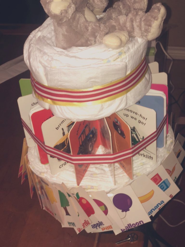 RoRoLicious_'s tweet photo. #diapercake #booktheme I love this hobby. https://t.co/ZUor1SY0b3
