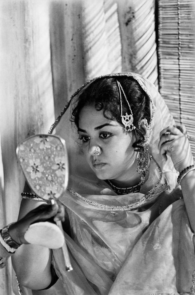 Bollywoodirect's tweet photo. Happy Birthday, #FaridaJalal. 

What are your favourite roles of her? 

@karanjohar @iamsrk @itsKajolD @BeingSalmanKhan @SrBachchan https://t.co/dd1rLamJOr
