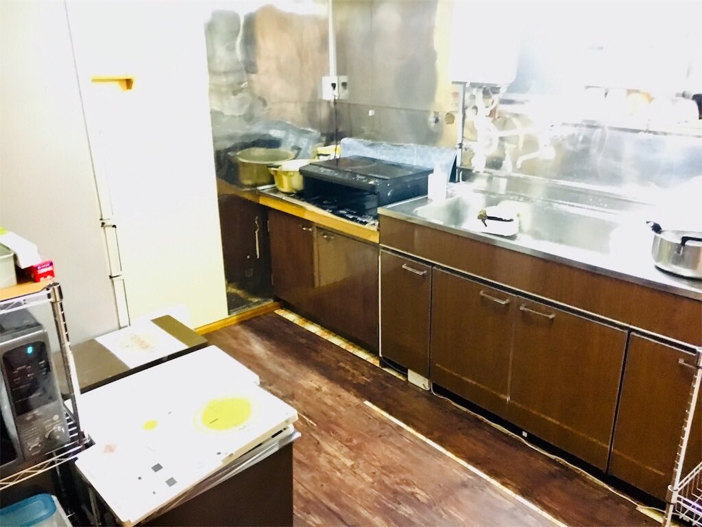 Rough Crew 日本一周 完 宮古市にある古い建物をリノベーションしたゲストハウスです 出来たばかりなので 客室から水周りまで綺麗でしたよ ドミトリー1泊3000円 安い 冬の時期には暖房費が400円かかります 宮古市の商店街にあるので