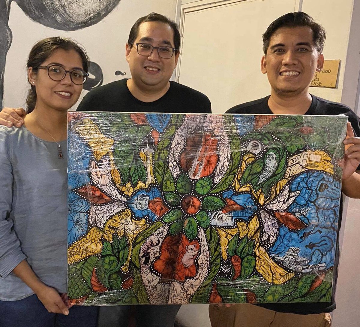 “The Dancing Wau Bulan”
A commissioned acrylic artwork by Doc Luqman and Razlin for their new home. 
Thank you. 
#commissionedartwork #acrylic #painting #art