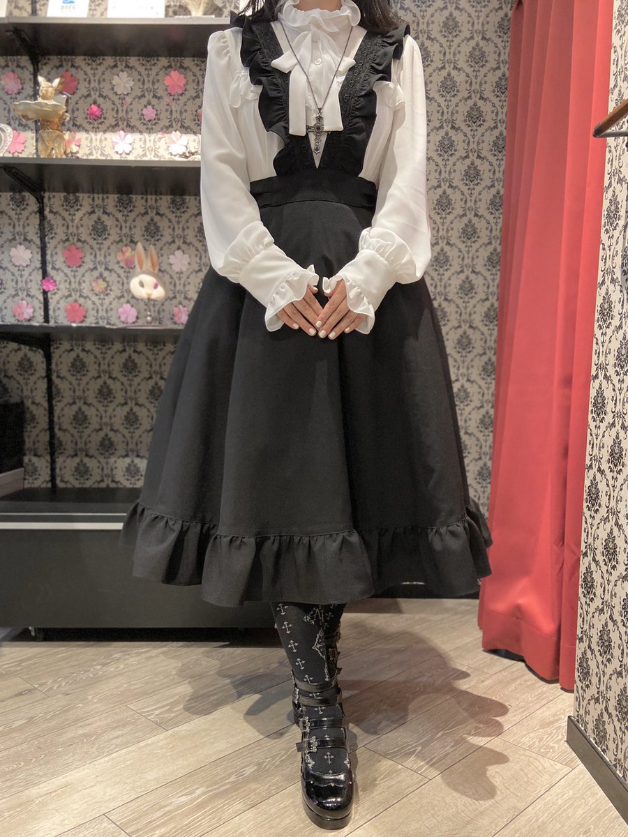 Miho Matsuda 原宿店 白黒メイドさん風 メイドさんイメージのミホマツダ ゴシックコーデ 白ブラウス 黒スカートでコントラスト はっきりとしたクラシカルな雰囲気です 身長153cm Mihomatsuda T Co Iajet4xyly Twitter