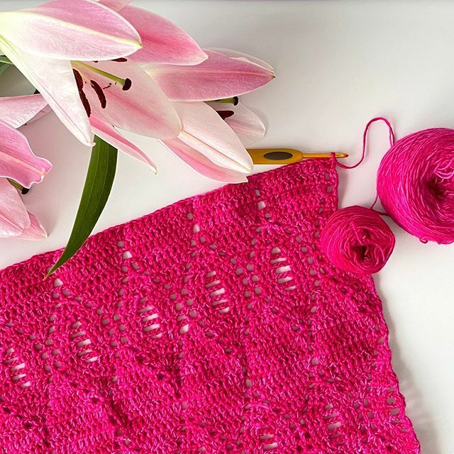 Totally in love with this vibrant fuchsia !!! Yarn : <a href="/malabrigoyarn/">malabrigo</a> Lace used double stranded. Happy weekend dear all 💕💕 #haken #crochet #crochetersofinstagram #crochetaddict #crochetlove #virka #ganchillo #uncinetto #hekle #haekling #hakeniship #hak… ift.tt/2IKPglX