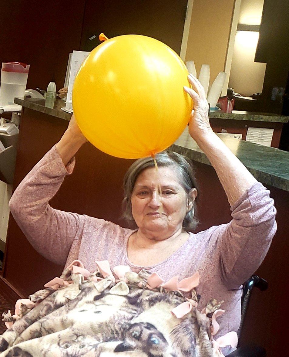 AutumnWoodsHC's tweet photo. We enjoyed morning stretches with tossing a ball!
#TrilogyLiving
#ExercisingCanBeFun https://t.co/MuoMHBiqDD