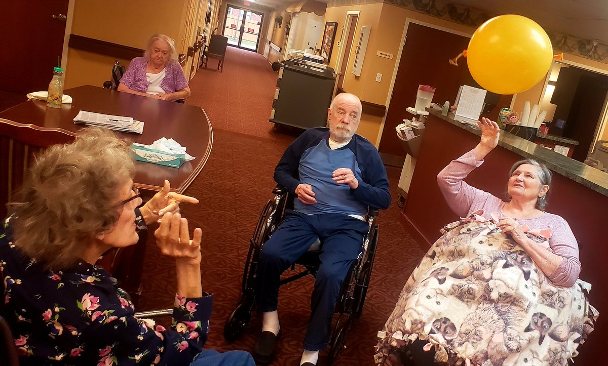 AutumnWoodsHC's tweet photo. We enjoyed morning stretches with tossing a ball!
#TrilogyLiving
#ExercisingCanBeFun https://t.co/MuoMHBiqDD