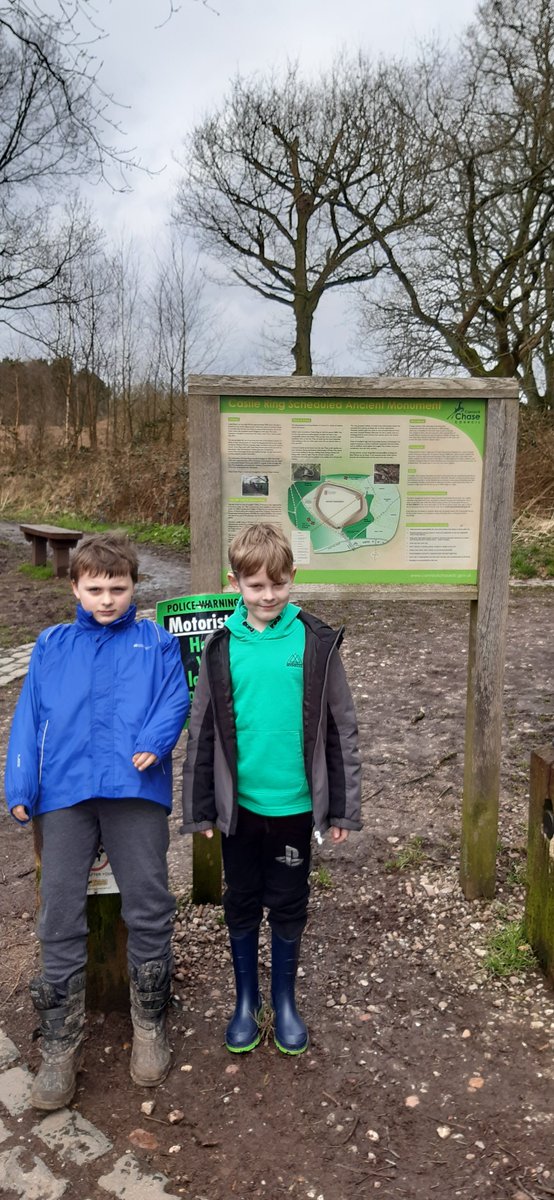 annaharps's tweet photo. @Class3Highpri EH and AH had a lovely adventure to castle ring today. They loved the mud and discovered a den! https://t.co/AnaOGvVSTr