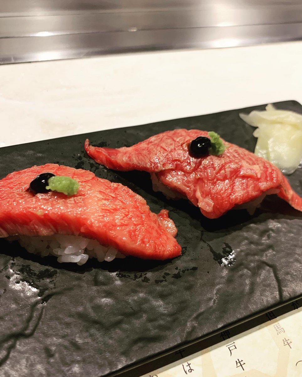 cut_tatsu7's tweet photo. 神戸グルメdays✨✨🐃
#神戸牛
#kobebeef
#鉄板焼き
#teppanyaki
#三田牛
#sandabeef
#すき焼き
#sukiyaki https://t.co/jkRNWfaFgy