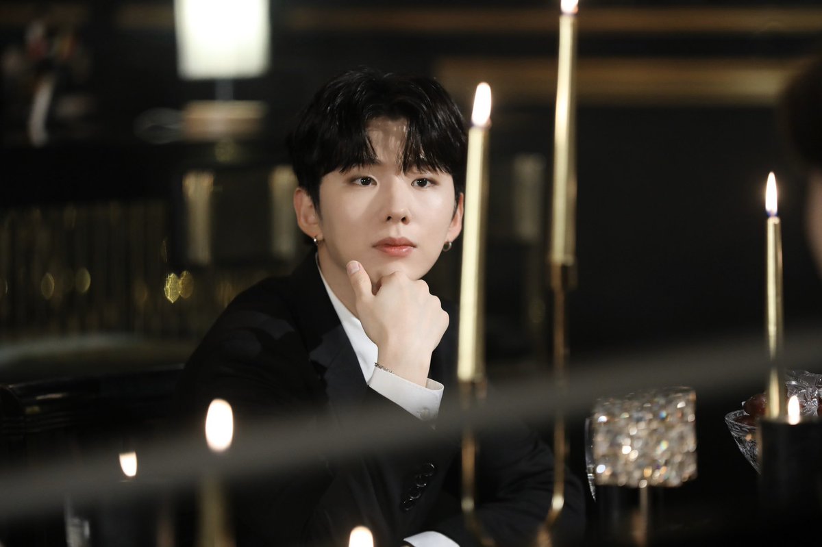 ohmyhappydayday's tweet photo. bartender and his customer au✨

: วันนี้ดูเหม่อๆนะครับ แล้ววันนี้กับแฟนคุณ ไม่มาด้วยกันแล้วเหรอ
: อ่าครับ พอดีผมคงเรียกเค้าว่าแฟนไม่ได้แล้ว
...
: เฮ้ แก้วนี้ผมไม่ได้ส่งนะ
: ครับ ผมเลี้ยง ถือว่าเป็นของขวัญวันโสดของคุณก็ได้ หลังจากนี้ถ้าคุณอยากไปต่อ ผมว่างนะ

#เอ็มกี https://t.co/3UAbwVnjuw