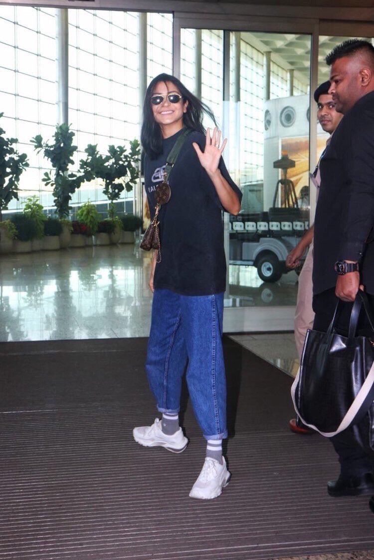 Oversized t-shirt and jeans? My brand. But Anushka Sharma looks better. Hands down.