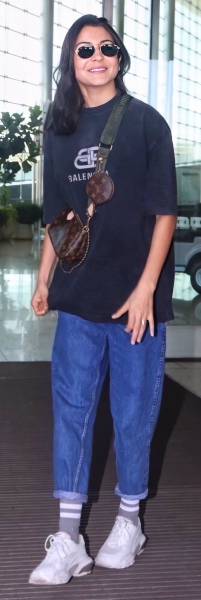 Oversized t-shirt and jeans? My brand. But Anushka Sharma looks better. Hands down.