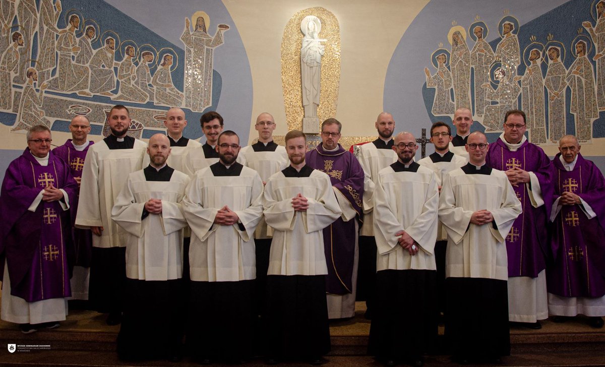 #posluga #lektorat #kosciol #dolaczdonas
12 naszych kleryków przyjęło posługę lektoratu z rąk ks. Wikariusza Zygmunta Kostki 
Polecamy ich waszym modlitwom!