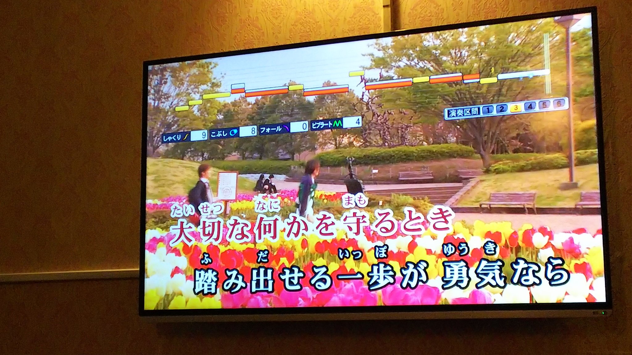 まんじゅうつよい カラオケに行ってきたんだけど 恋愛ソングのカラオケ画面の背景に男同士の甘酸っぱい映像が流れるという初めての経験に動揺してしまい歌っている場合じゃなかった T Co Abva61zrl4 Twitter