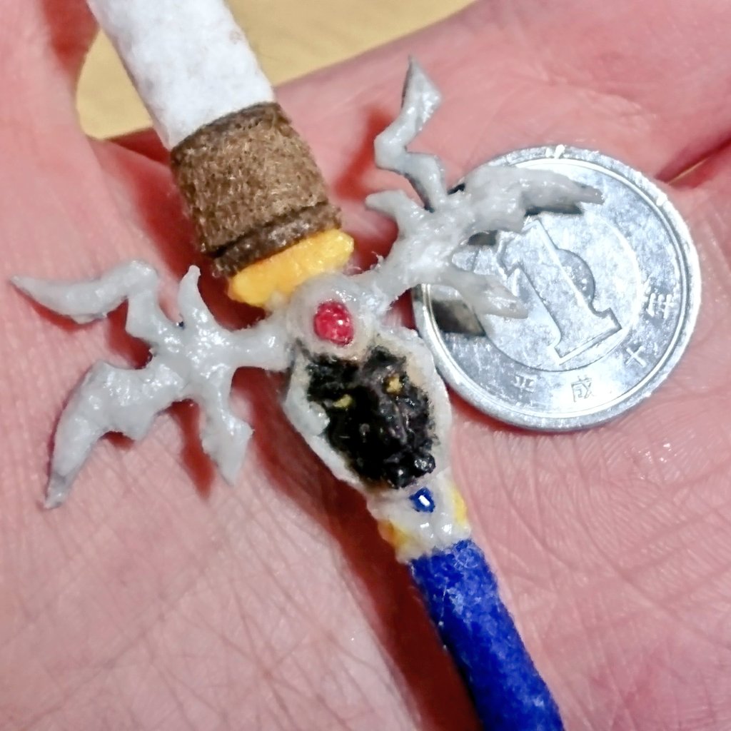 オリビンの針 そろそろ星辰剣を作ろうと資料を集め始めてみた 1枚目 伝説の分厚い幻水初代 取扱説明書の星辰剣さん 2枚目 幻水2でぷんすこしていた星辰剣さん 3枚目 幻水3で何かいいようにされている星辰剣さん 4枚目 幻想水滸伝短編集2の裏表紙にいる