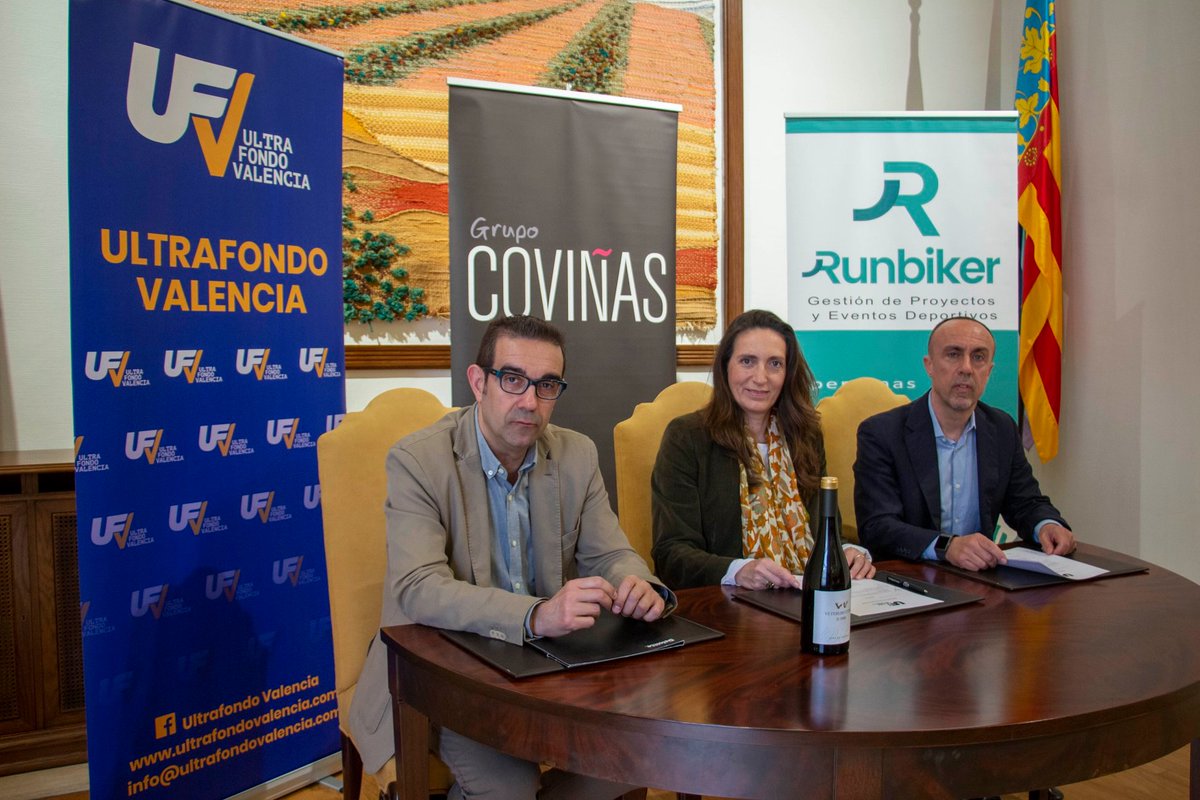 RunBikerOficial's tweet photo. COVIÑAS COOP.V. NUEVO COLABORADOR
Ayer se firmó en la sede de @concoval un acuerdo entre @RunBikerOficial y @BodegasCovinas por el que la bodega líder de Utiel-Requena se une como nuevo colaborador de la primera edición de @UltrafondoV.
#UltrafondoValencia #Covinas #Runbiker https://t.co/nQAYwvZws1