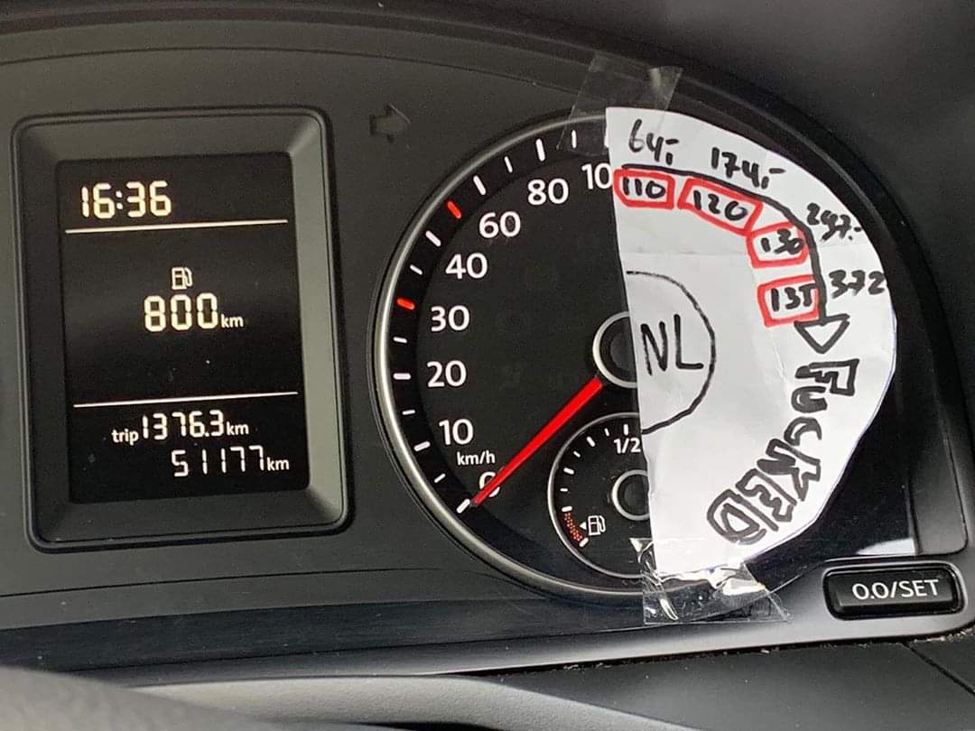 JoopHermse's tweet photo. Letten jullie ook op! Blauwe pettenpret op de snelweg. Grote controles ook unfercoverd "Liek oet!"   Zelf weten😁   #invoering #100km https://t.co/enA1T81jUW