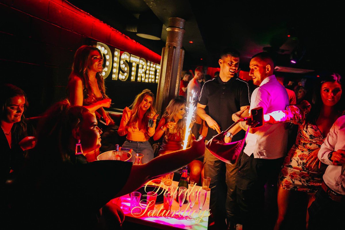 Booths still available for tonight!! Dm us to book one in 💥💥 distrikt sats > where else?