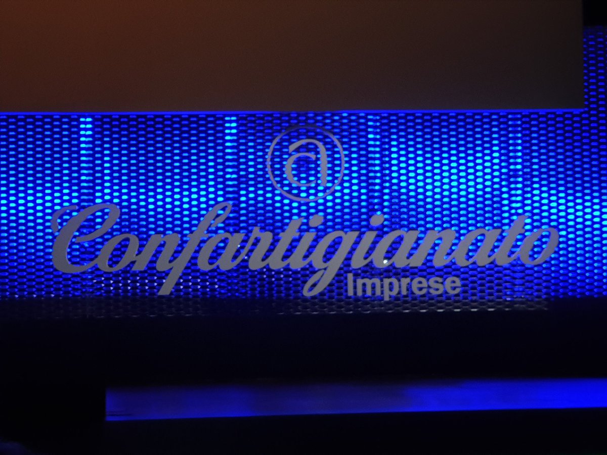 #Coronavirus
📍 <a href="/GiuseppeConteIT/">Giuseppe Conte</a> ha firmato il Protocollo #Sicurezza nei luoghi di lavoro, dopo la lunga trattativa, a cui ha partecipato anche #Confartigianato
➡️ Prevista una chiusura delle fabbriche per consentire l'adeguamento. Nelle prossime ore i dettagli.<a href="/confartigianato/">Confartigianato</a>