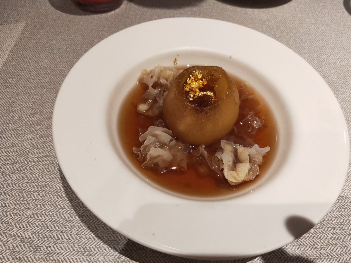 siewpeng_wang's tweet photo. 🍆🥕Shroom-licious @ElemenPLQ 
#Singapore @siewpeng_wang #Veg #Vegan #Vegetarian #Meateatout #Meateatoutday #Elemen https://t.co/34uX6L42sD