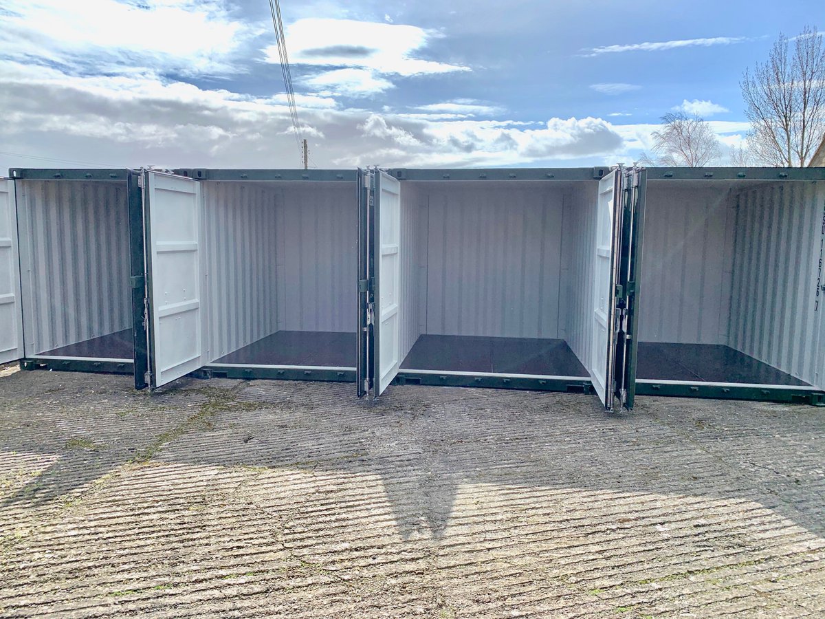 The first delivery of medium sized 10ft containers arrived this morning for 2020. Now In place and ready for customer handover this afternoon!! #selfstorage 📦📦📦🔐