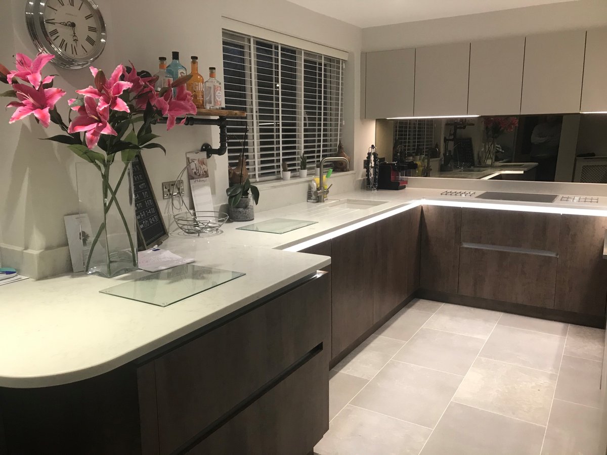KihiniKitchen's tweet photo. A modern kitchen doesn't mean cold and clinical, we love the personal touches our customer has added, making the space theirs. @Masterclasskitc @AEG_Global @totallylocally4 @MyWorksop @kbbmagazine @kbbreview @kbbdaily 

 #kitchendesign #Retford #Worksop #Bawtry #design https://t.co/KHd3rv372M