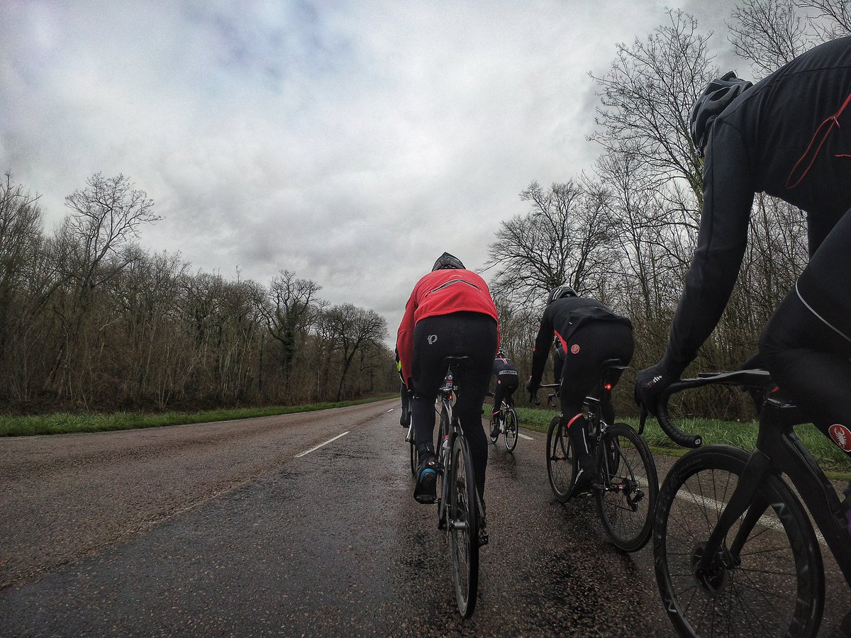 manudesrafa_l's tweet photo. Le Team Rafa’L a borné ce matin sur des routes humides et boueuses
#fakenews #rafalsocks #rafal #sockgame #cyclingsocks #roadbike #socks #instacycling #leteamrafal #castellicycling #castellifrance #garmin #scott #shimano #duraace #maxwheel #2k20 #neverstopcycling #80bornes https://t.co/oMaesDtu2j