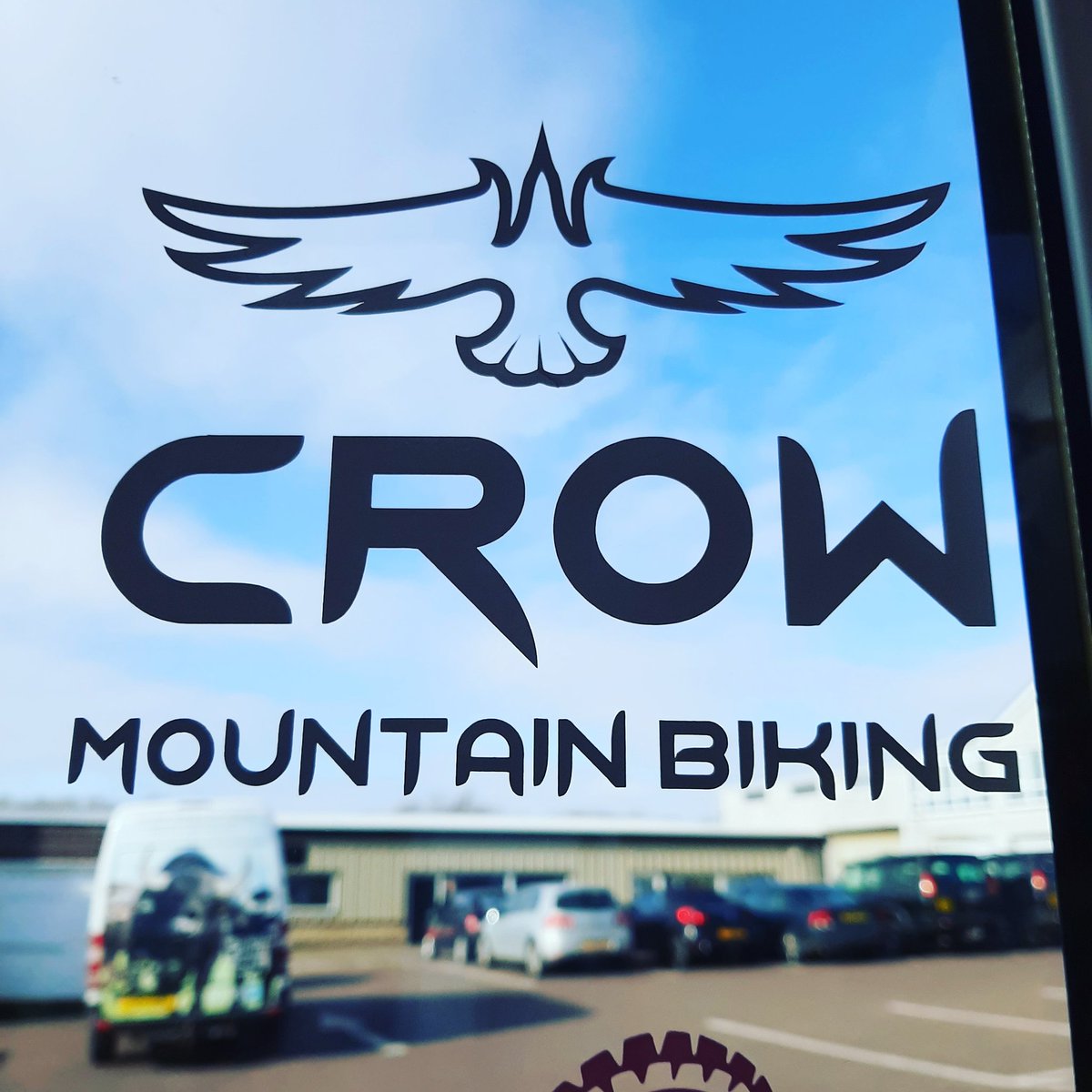 BikersBoutique's tweet photo. A little peak of sunshine this morning. We now have T-shirts and a couple of hoodies from @crow_mtb. Pop in and #Bag_a_Bargain #mountainbiking #crow #crowmtb #tshirts #hoodies #jerseys #cycling @crow_mtb_racing https://t.co/2DHbyQY3sX