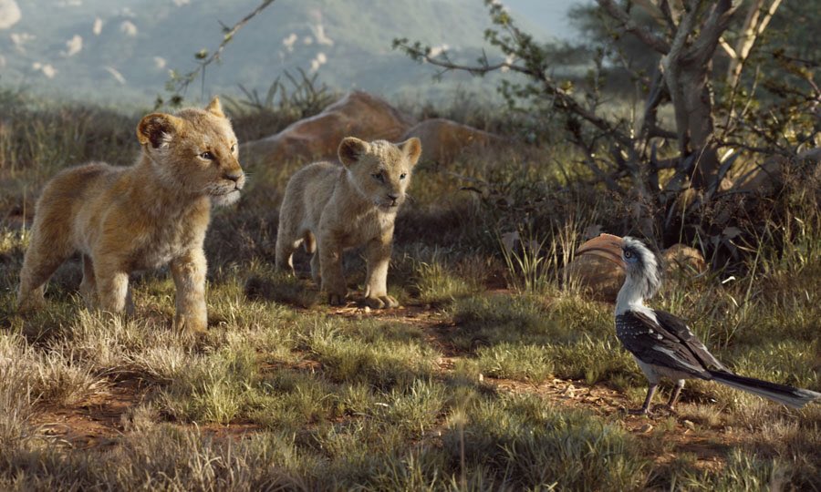 33yuu___'s tweet photo. 🦁ライオン・キング(2019超実写版)を観た。1490のショットのうち「サークル・オブ・ライフ」冒頭の1ショット以外すべてCGで制作。葉も岩も��もかも、、。
メイキング大好き者としては見応えが凄かった。好きな作品がまた増えた。

３人で星空を見るシーン好き
#ライオンキング　#映画　#ディズニー https://t.co/34qmu86Gk5