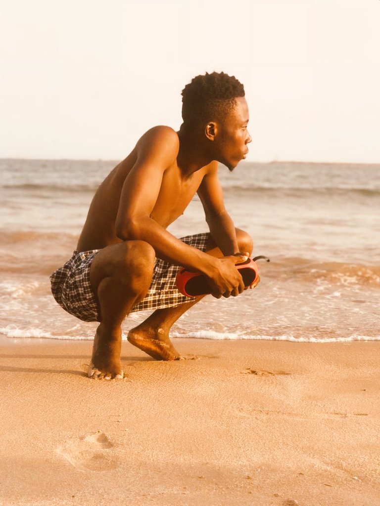 BThe6ixgod's tweet photo. Apart from creating melodies at the studio,I love being at the shore for more inspiration 🎸😋 https://t.co/jqiwNeRoz8