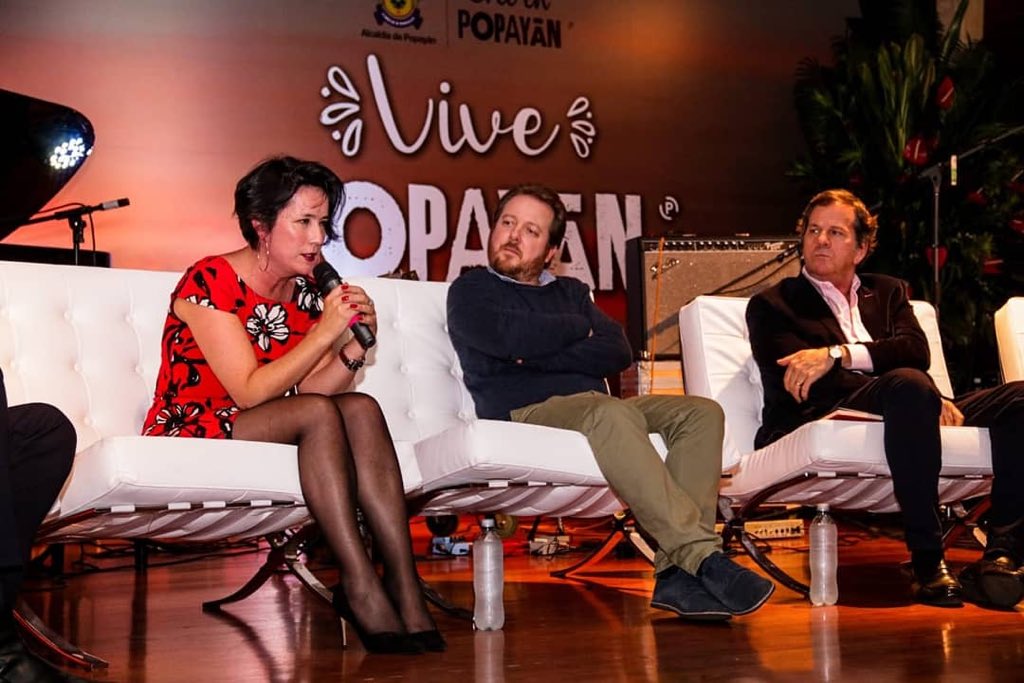 ¿Se puede reinventar a Popayán? Fue la pregunta sobre con la que conversamos en <a href="/museonacionalco/">Museo Nacional de Colombia</a> durante una tertulia con periodista <a href="/jciragorri/">Juan Carlos Iragorri</a>, el premiado escritor payanés Juan Esteban Constaín, @robertopomboh Director de El Tirmpo y la presidenta de <a href="/CCCauca/">CámaraComercioCauca</a>, <a href="/AnaFernandaMuo2/">Ana Fernanda Muñoz</a>