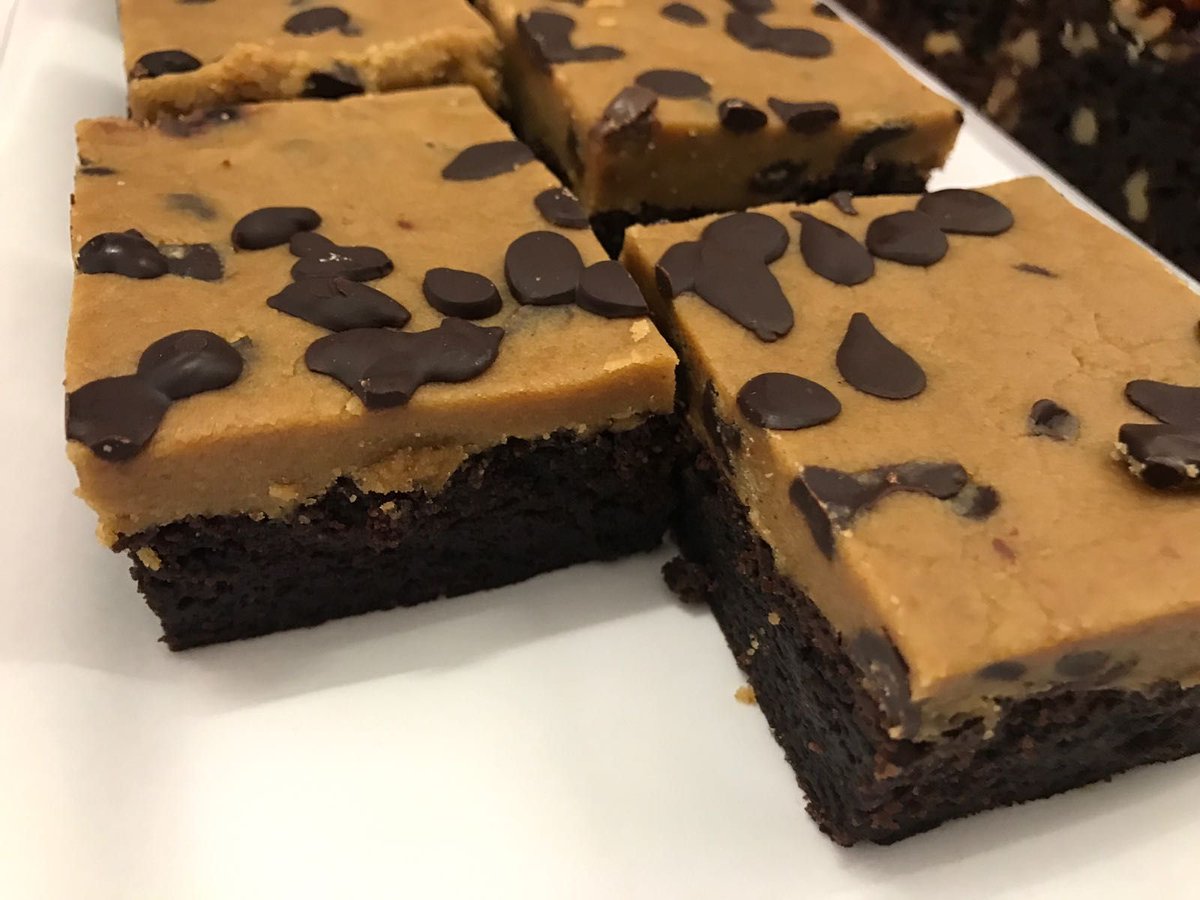 Due to the cancelled <a href="/veganlifelive/">Vegan Life Live</a> fest we have LOADS of cake at the shop. Please visit us if you can! We're open 'til 8pm today and 10am-8pm tomorrow.