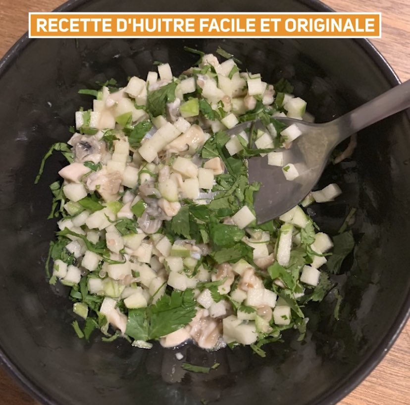 Aujourd’hui je vous propose une recette d’huître facilement réalisable et originale ! 👨‍🍳

👉 Huître Gillardeau 
👉 En condiment : citron caviar, pomme Granny Smith et coriandre.

🎥 Vidéo à découvrir ici : instagram.com/p/B9rs_RGJwDi/…
