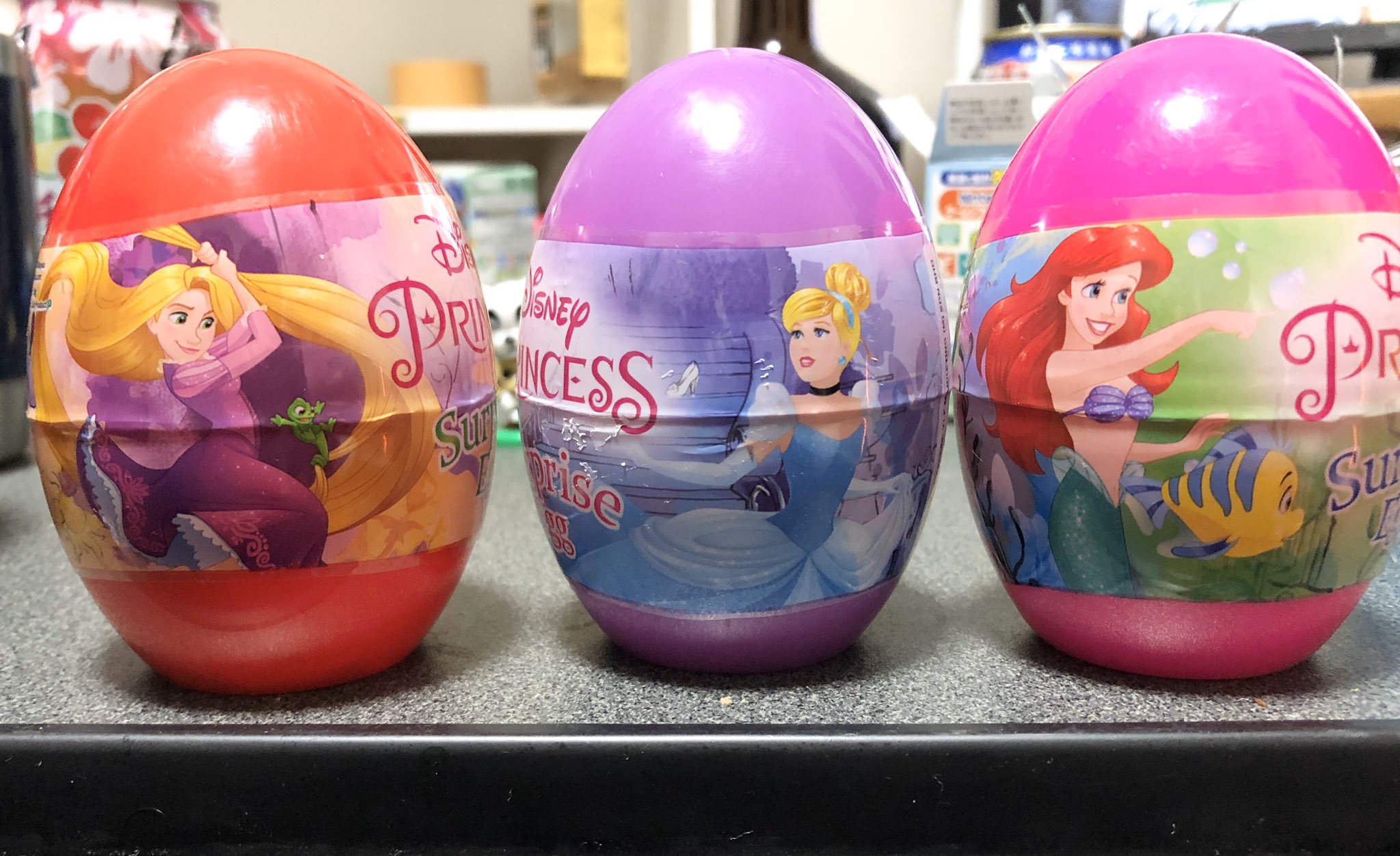 ジャスミンどうした マレーシア土産のディズニーのおまけ付きお菓子が何かおかしい 話題の画像プラス