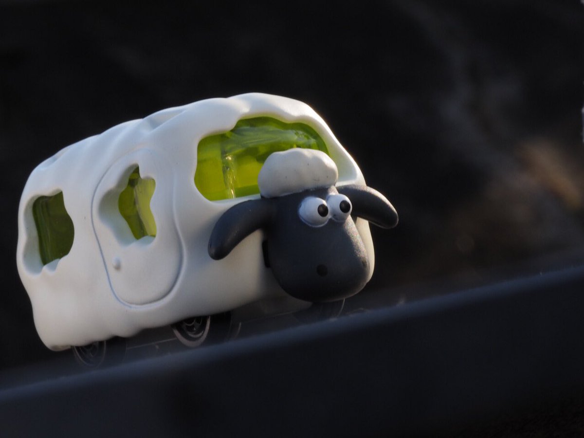 ミニカーの写真bot على تويتر ドリームトミカ ショーン 目のハイライトが 虚無の顔 って感じで 拡大するとなかなか怖い ツムツムトミカのギミックで縦に積めたり 首がほんのちょっと横に稼働したりする ホワイトデーなので白いミニカーを貼ろう