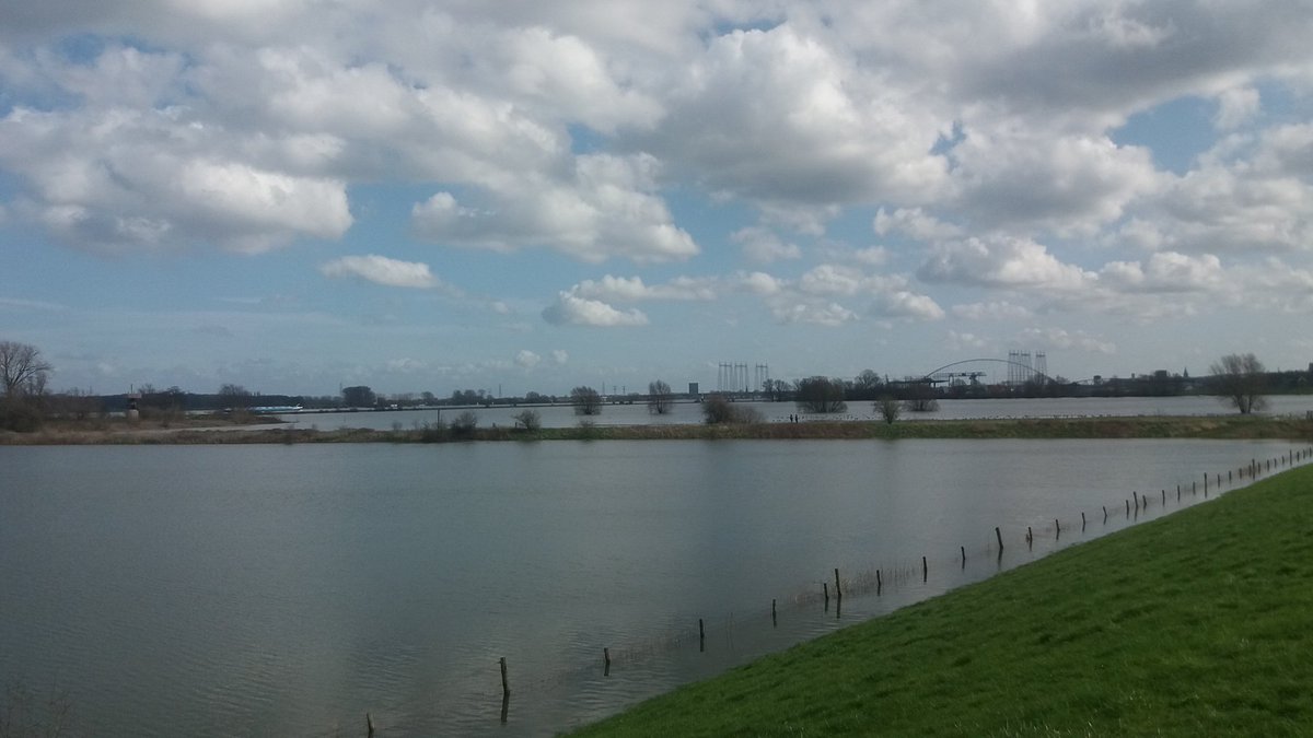 Na veel water van alle kanten, veel werk als beheerders van <a href="/FREE_Nature/">FREE Nature</a>  nu even genieten van #hoogwater #weurt #uiterwaarden