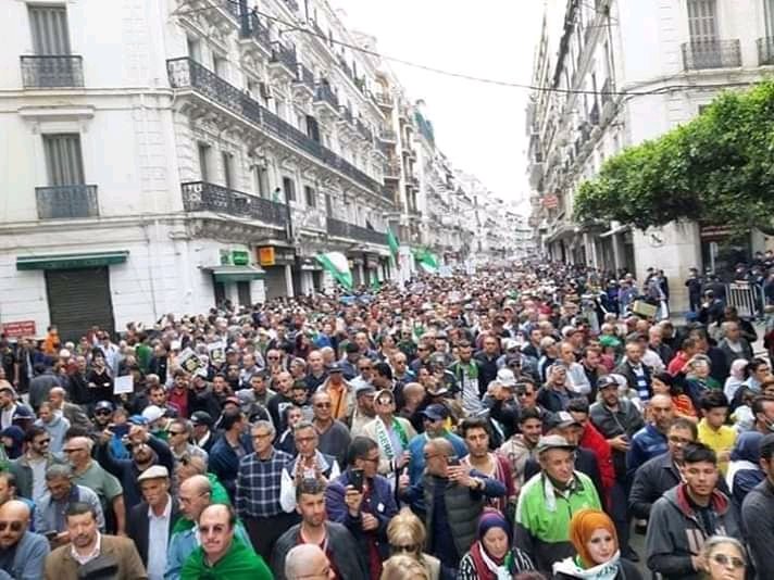 houdala6's tweet photo. @DimaSadek وشعبنا المستتهر خرج للحراك ... https://t.co/QfxoOEuhnS