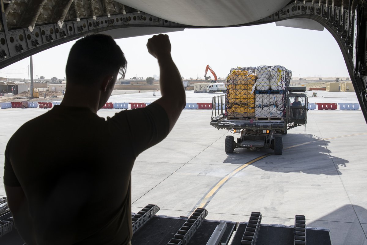 DefenceHQ's tweet photo. ICYMI: Earlier this week a @RoyalAirForce C-17 delivered 37 tonnes of humanitarian aid to the Turkey-Syria border.
The vital #UKaid will provide much-needed relief and save lives.
https://t.co/KyX4nCmoC8 https://t.co/19CEiVSLML