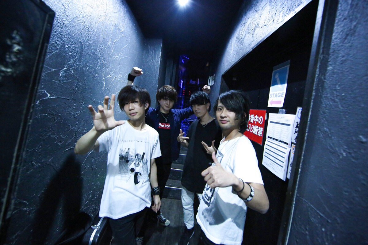 【復活キャンペーン開催‼️】

フォロー&amp;本ツイートをRT
そして、
the ironyへの想いや思い出に
#theirony を添えてツイートして下さい‼️

ツイートしてくれた方の中から
【2名】の方に✨レアグッズ✨
をプレゼント🎁

締め切りは
【3/21(土)23:59まで】

当選者には当アカウントから
DMを送ります◎