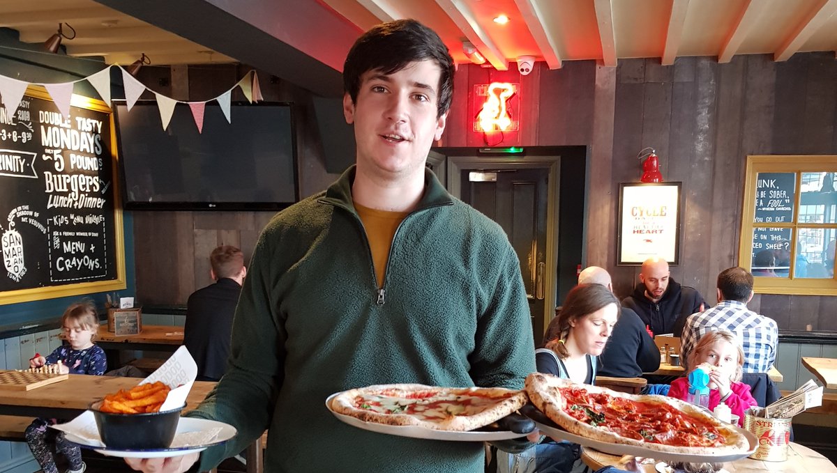 It's pizza o'clock at the Rusty - happy Saturday, Oxford! 
#oxford #oxfordshire #pizza #saturday #weekend