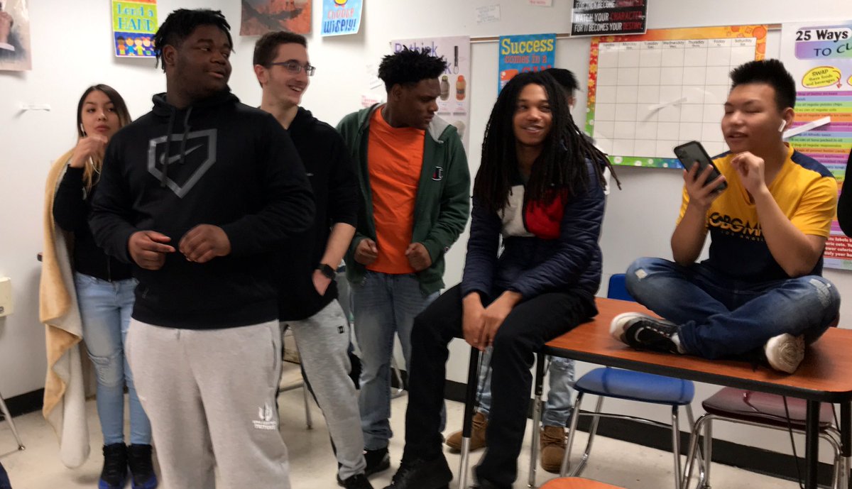Mrs_Clot's tweet photo. “Taking a Stand” on controversial topics and quickly finding evidence to support our opinions with the help of our (gasp!) phones. 
Intro to #editorials #techintheclassroom #creatinglifelonglearners @WAAcademics129 https://t.co/SAyQw42Ny3