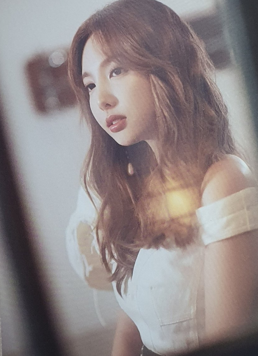 kate_enoon's tweet photo. "ตอนเห็นข่าวยอดขาย 1 ล้านอัลบั้ม 3 ปีซ้อนฉันตกใจนะคะ แต่ก็คิดถึงวันซ์เป็นอันดับแรกเลย การที่จะสนับสนุนกิจกรรมทั้งในประเทศและต่างประเทศอย่างสม่ำเสมอมันไม่ใช่เรื่องง่าย ถ้าวันซ์ภูมิใจกับความสำเร็จของ TWICE ที่สร้างโดยวันซ์ฉันก็ถือว่ามันเป็นความสำเร็จที่ยิ่งใหญ่ที่สุดค่ะ"

- นายอน - https://t.co/mkOlRvF5yL