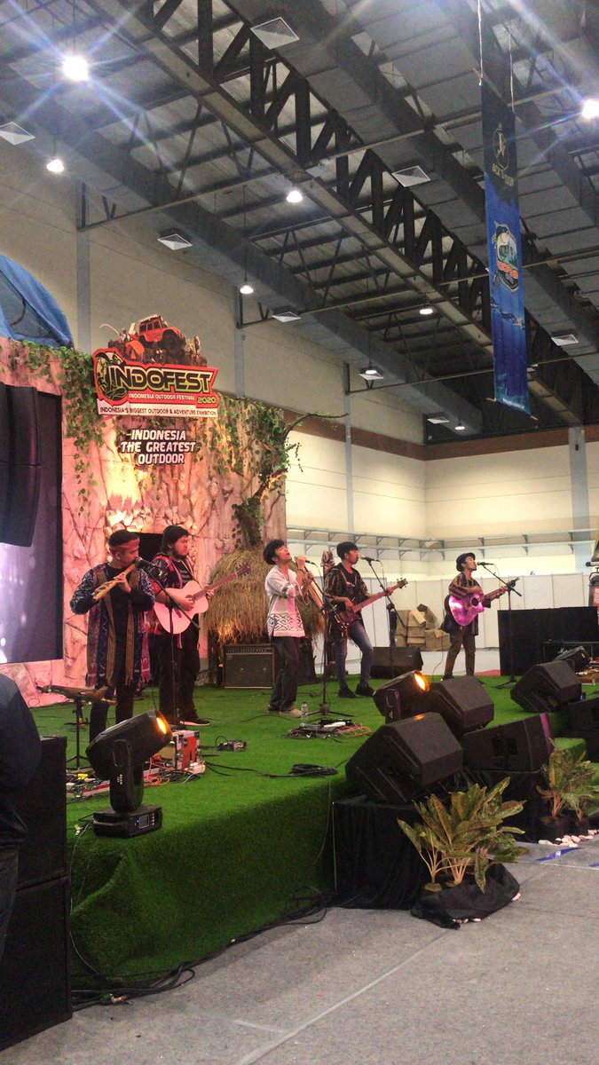 indofest_offcl's tweet photo. TABO udah perform nih, ada yang nonton juga?
#Indofest2020 https://t.co/bIxKdHC6DO
