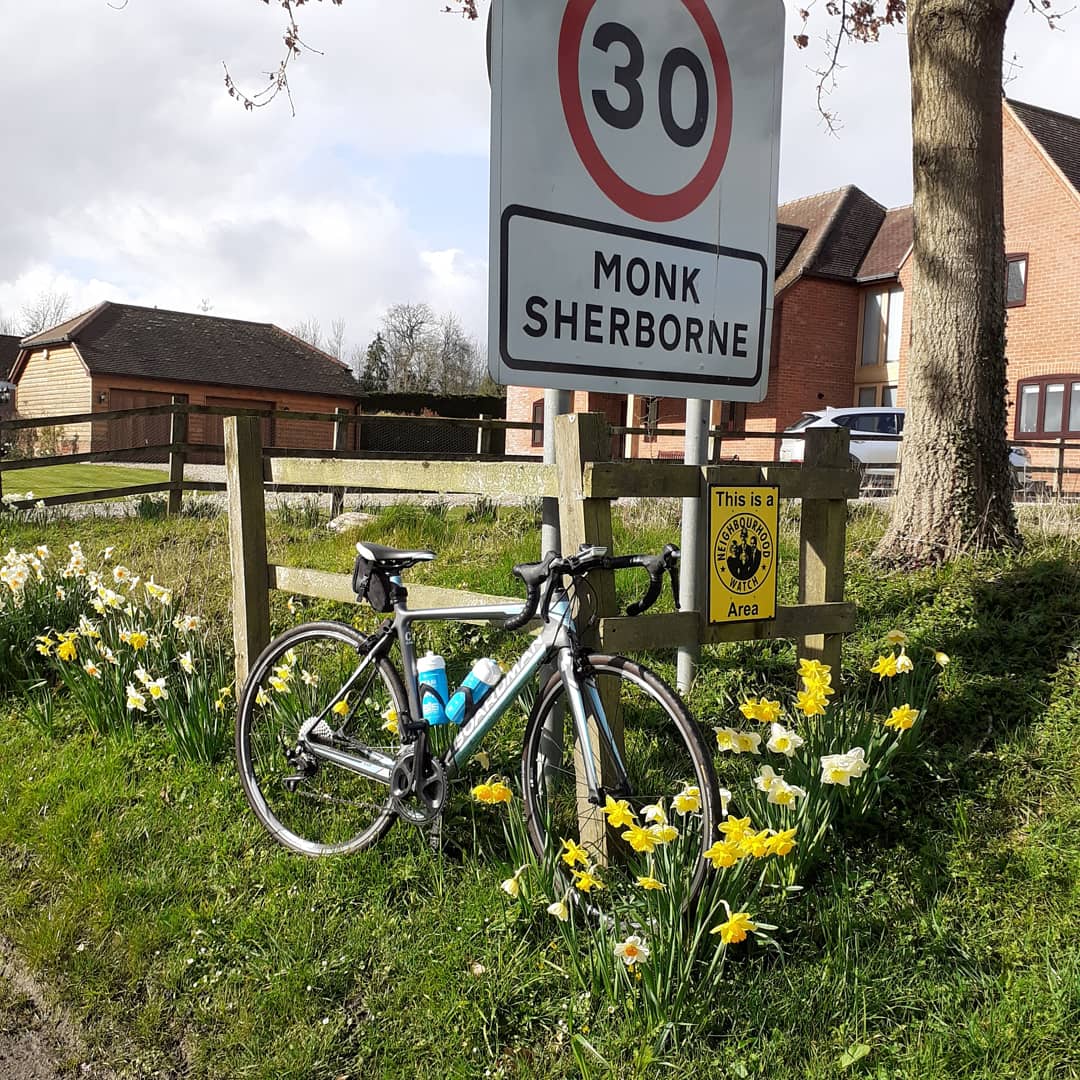 SkyTedTravels's tweet photo. Finally a break in the weather and the time!
Good ride out on pothole recon!
Regularly flooded roads still to be investigated!
#boardmanbikes #cyclerepublic #whereiride #therapy #outsideisfree https://t.co/M2NPtNW3IQ
