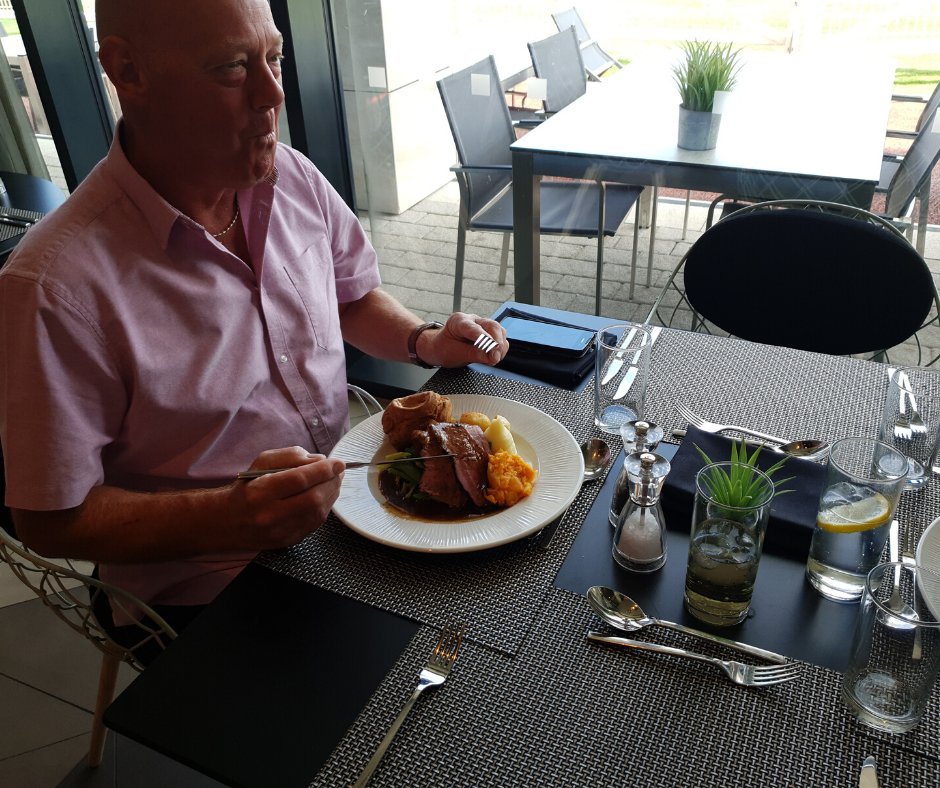 You just can't beat a Sunday Roast 😋 🍗 

Treat yourself and the family to Sunday Lunch in The Garden Grille tomorrow.

We have a special performance from The Celtic Rose School of Irish Dancing 🇮🇪 🕺  

Reserve your table 👉 01302 986888