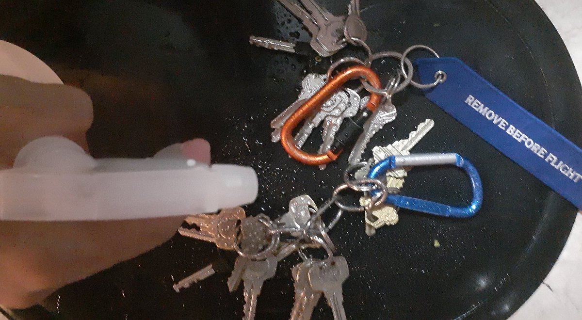 theamateurear's tweet photo. Disinfecting housekeys.
#LabananAngCoronavirus #LabanPh #COVID19PH #FlattenTheCurve #KayaNatinTo https://t.co/iXfSSPhWVQ