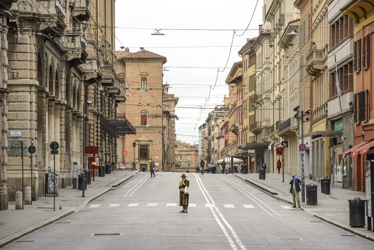 MicheleLapini's tweet photo. #Tdays in #Bologna during the #Coronavirus #emergency. 

#staiacasa 

#covid19 #iorestoacasa #photojournalism #workingday #emptybologna #italy #covid_19italia #coronavirusitalia #CoronavirusPandemic #oms #propagandalive #news #fotogiornalismo #freelance https://t.co/dZGRk1jflf