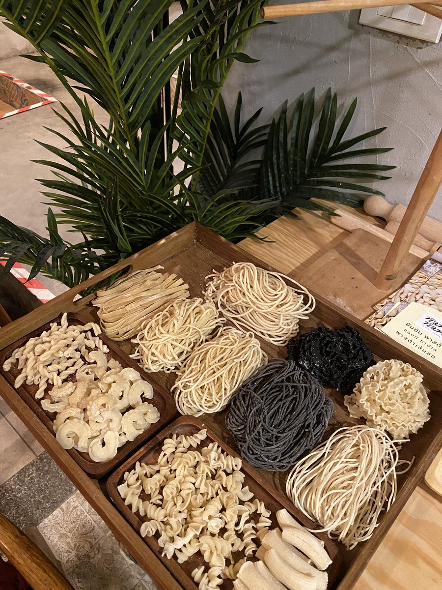 pigkies's tweet photo. ร้านพาสต้าเส้นสด ที่อร่อย เส้นไม่ยม ราคาดีมากกกจานละ 200++ บาท เส้นดีหนุบหนับไม่แข็งไม่นิ่มเกิน ซอสคือดีมาก สามจานที่สั่งอร่อยทุกจานน ประทับใจมาก อร่อยเกินราคาจ้า
📍Ñam Ñam Pasta and Tapas 
🐽8.5/10
#อร่อยบอกต่อ #อร่อยไปแดก @aroii https://t.co/fdv3ZOyRFp