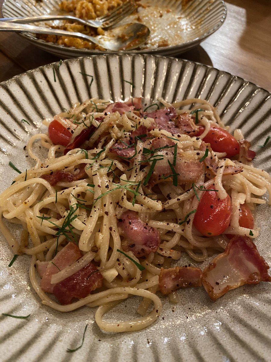 pigkies's tweet photo. ร้านพาสต้าเส้นสด ที่อร่อย เส้นไม่ยม ราคาดีมากกกจานละ 200++ บาท เส้นดีหนุบหนับไม่แข็งไม่นิ่มเกิน ซอสคือดีมาก สามจานที่สั่งอร่อยทุกจานน ประทับใจมาก อร่อยเกินราคาจ้า
📍Ñam Ñam Pasta and Tapas 
🐽8.5/10
#อร่อยบอกต่อ #อร่อยไปแดก @aroii https://t.co/fdv3ZOyRFp