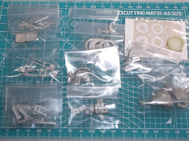 pictoy's tweet photo. 今日は雨の中、注文品を取りに出かけました
スワッシュデザイン1/35 ツュンダップK800の
キットを額装する深底額
取り寄せなのか特注なのかエライ時間かかりました
注文したのも忘れてました(^_^)
技量が追いつくまで飾ってながめるのであります(^_^) https://t.co/lkq5r0CLaf