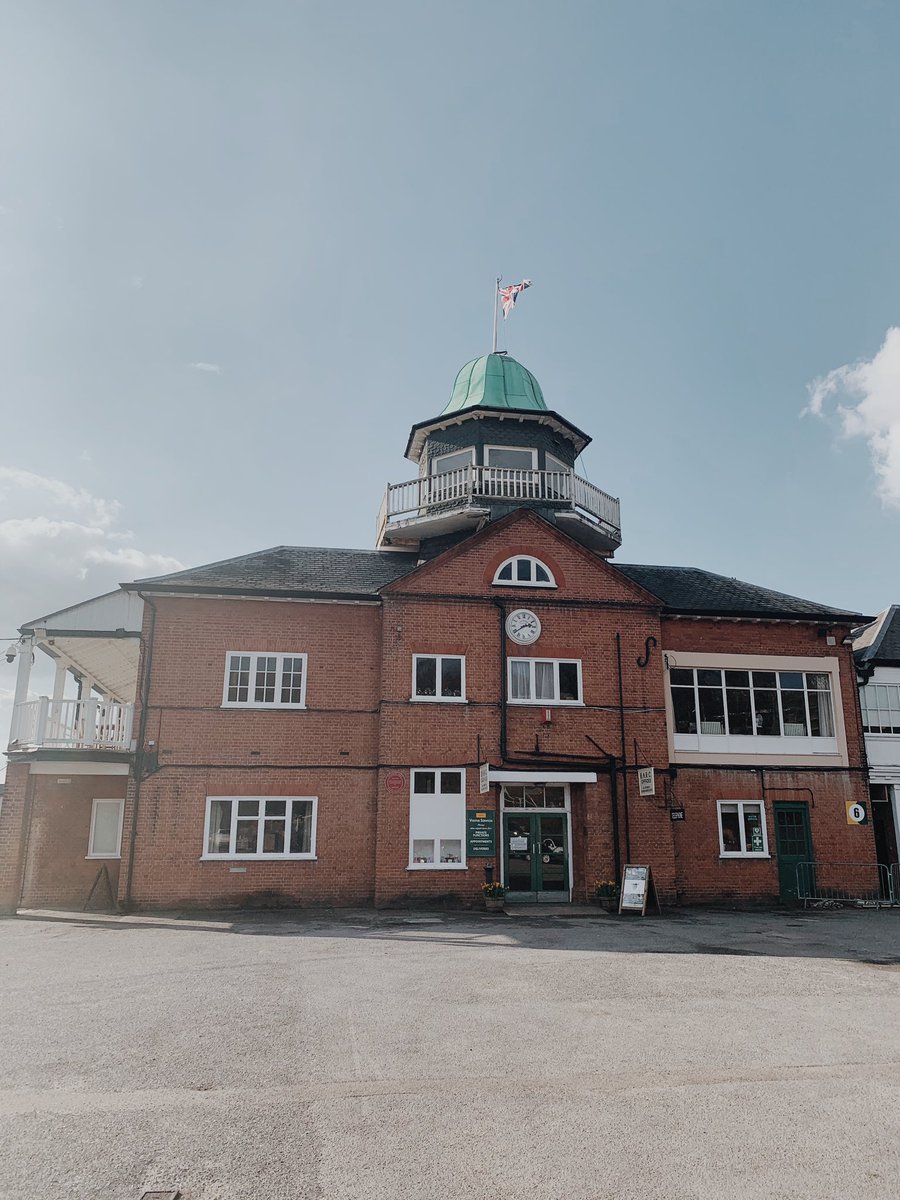 Need a  #MuseumMomentofZen? Check out our historic clubhouse building! Inside is our Sun Beam Cafe, where you can grab a delicious snack! Sit back, enjoy, and relax!